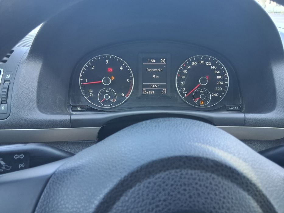 Vw touran 2011 , euro 5 ,1.6 tdi, 7 locuri carte service la zi
