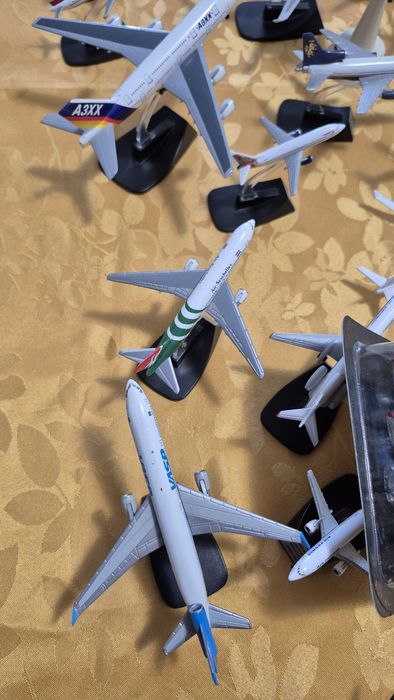 Machete avioane de  colectie metal Italia