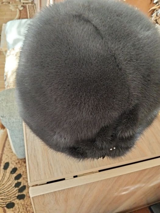 Продам роковую шубу цельный покрой и шапка голубая норка состояние отл