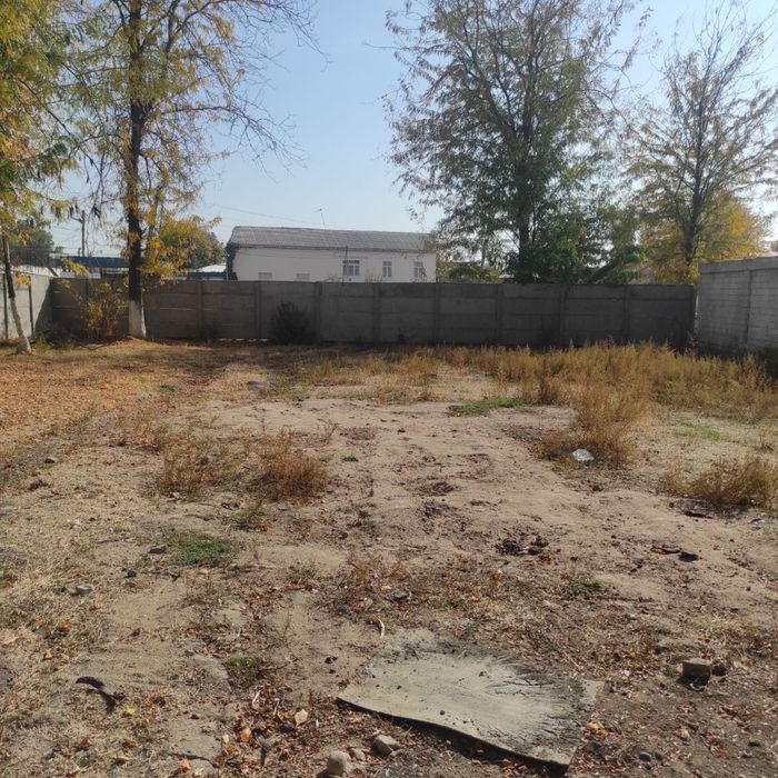 yer sotiladi 3 sotik svet gaz suv intirnet bor dakumenti bor