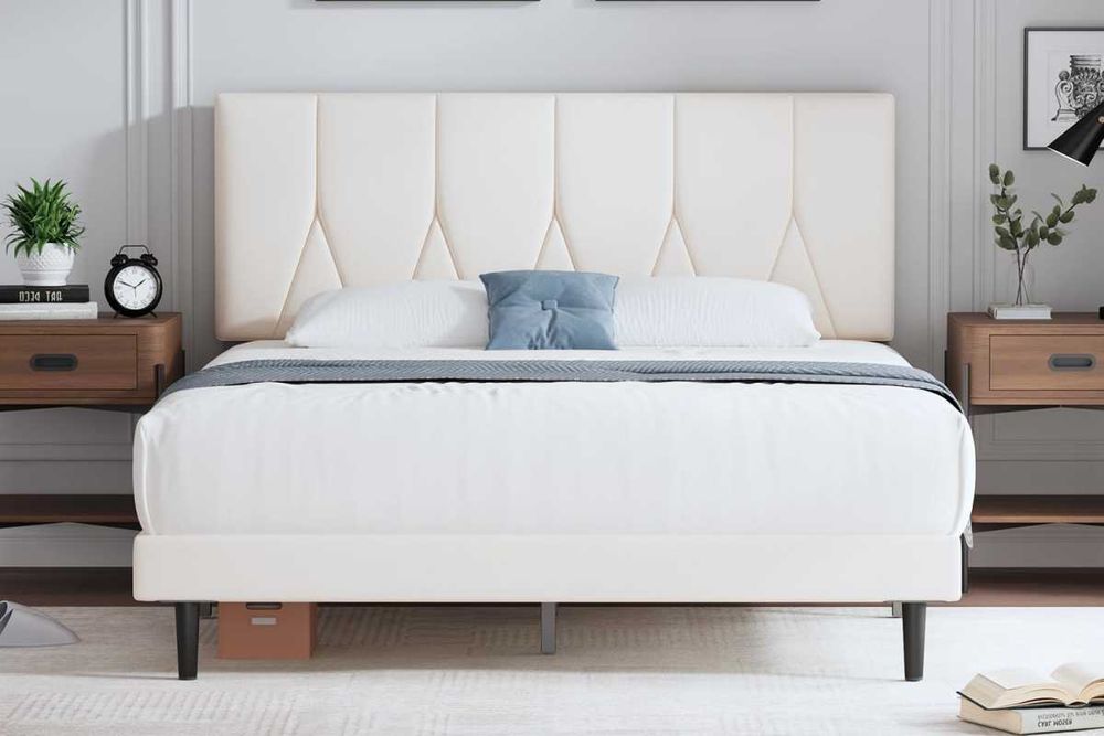 Pat dublu cu tablie 140x200 cm si 160x200 cm.