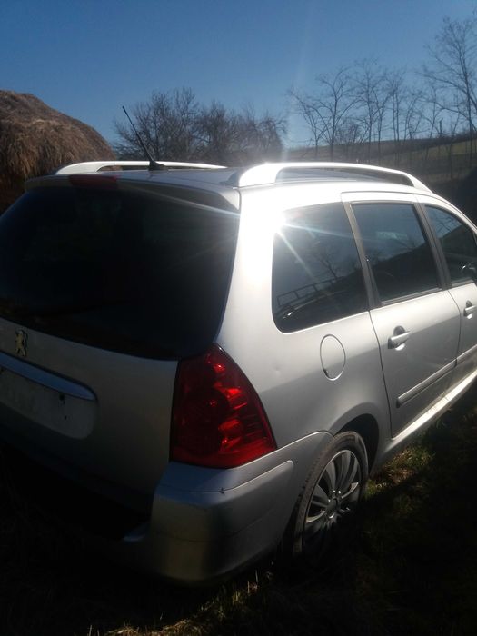 "Motor Peugeot 307 şi alte piese"