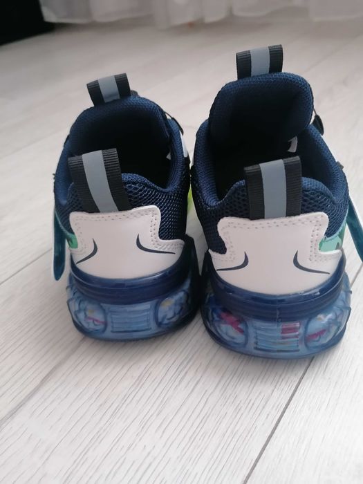 Нови  летни маратонки Fashion със закопчаващ механизъм, размер 30