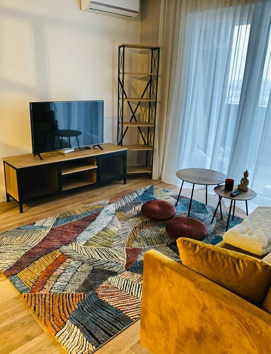 Proprietar,inchiriez apart.,ultralux,central cu loc de parcare.