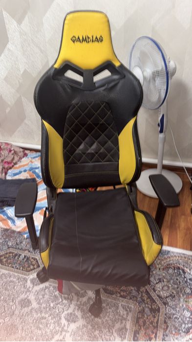Продам игровое компьютерное кресло