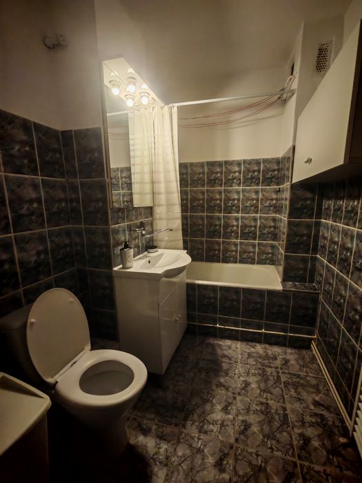 Închiriez apartament cu 3 camere