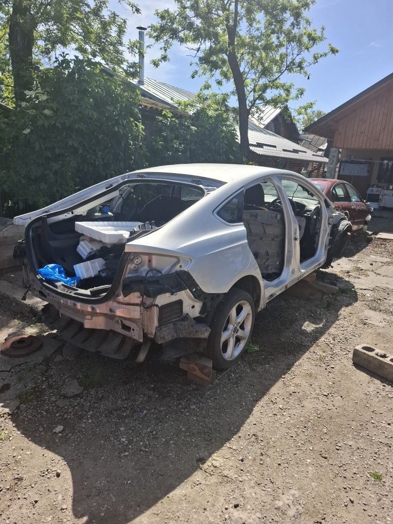 Ford mondeo mk5 pentru dezmembrat.