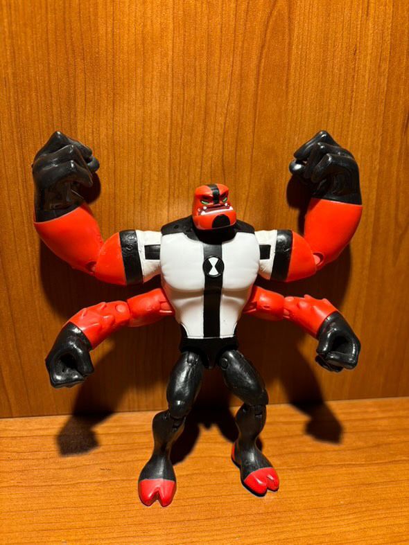 Фигурка от колекцията на Ben 10 на извънземното Four Arms четириръкия