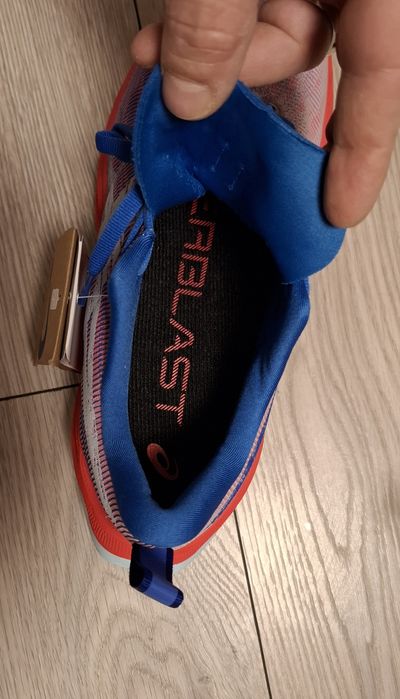Asics Superblast, noi, nr. 42