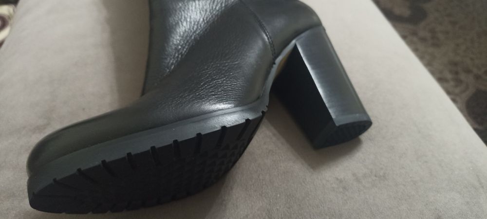 Продам женские сапоги
