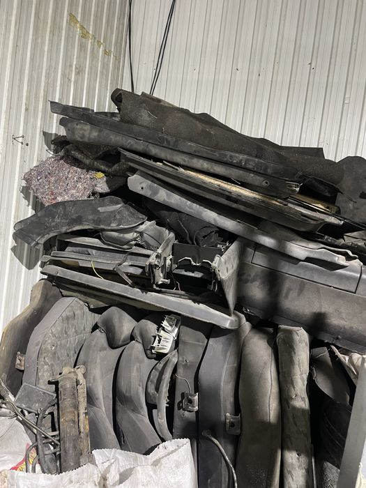 Запчасти по салону и по мелочи на  мерседес 210 ,ваз и бмв