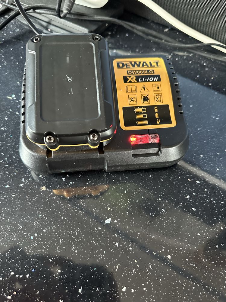 Лазер DEWALT 3 посочен