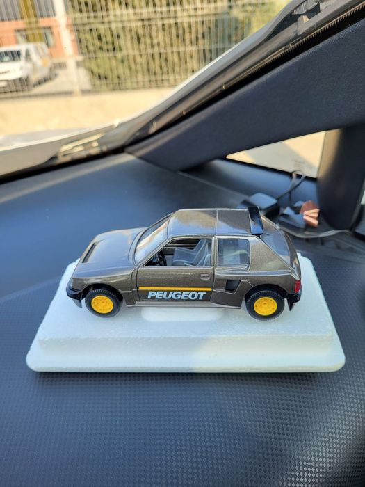 Machetă Peugeot 205 Turbo 16