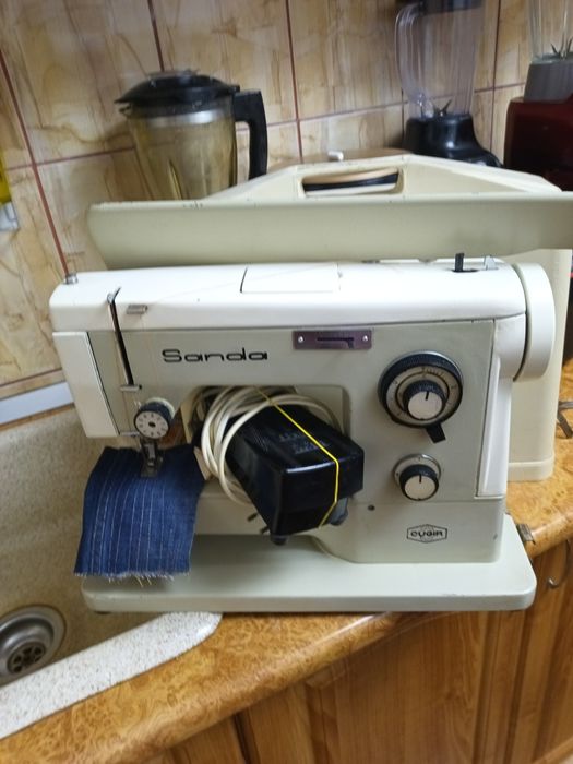 Mașini de cusut electrice