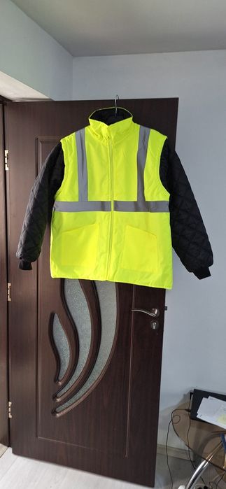 Vand  geaca reflectorizanta fosforescenta noua