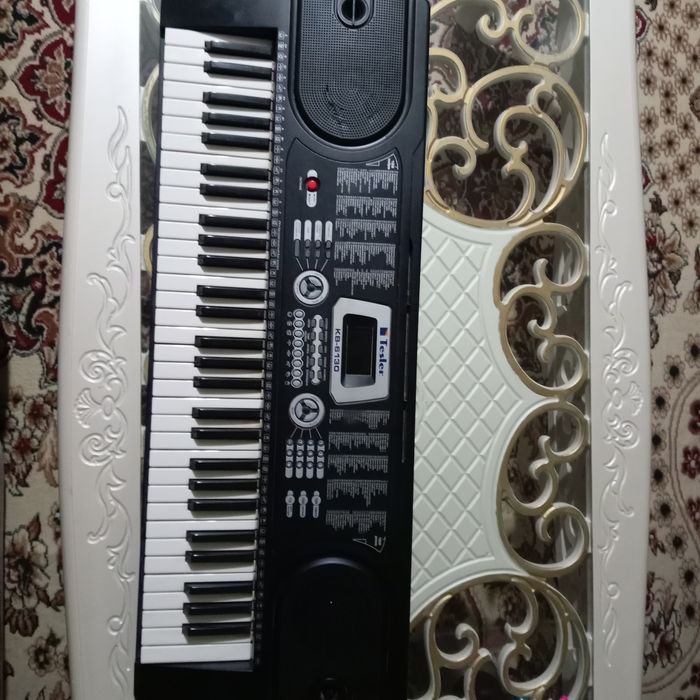 Продаётся Российский синтезатор ,,Tesler" модель KB6130