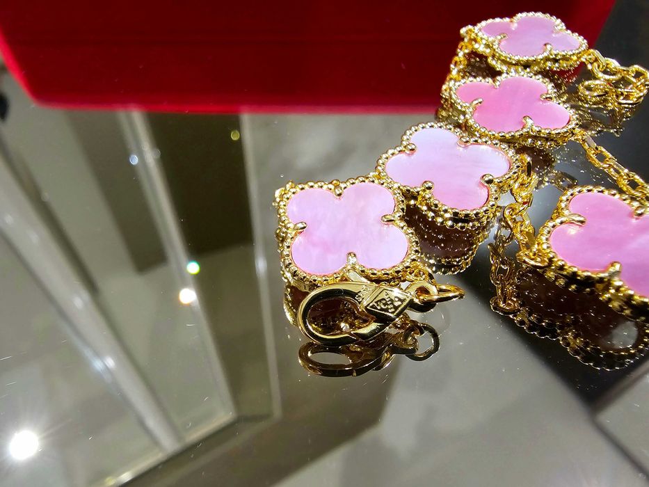 Van Cleef & Arpels VCA Gold Pink Opal 5 Motifs Alhambra Дамска Гривна