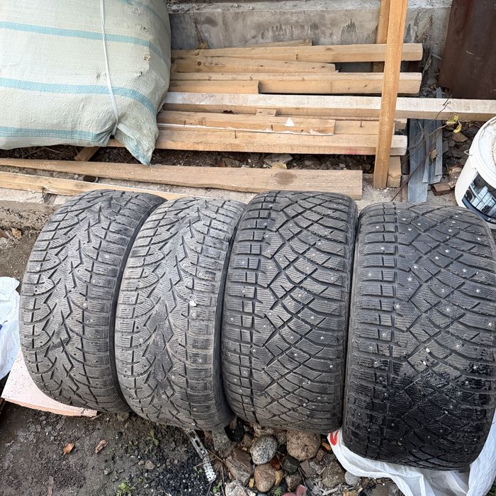 Продам шины зимние шипованные разноширокие от BMW X5 Е53