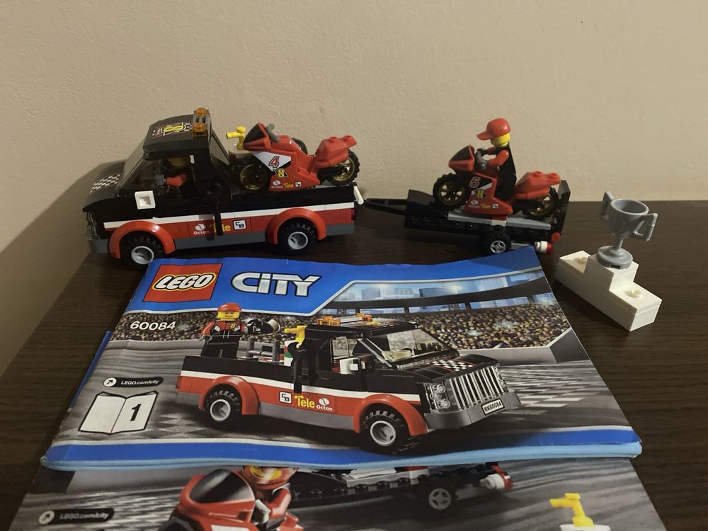 LEGO® City Transportor de motociclete de cursă 60084