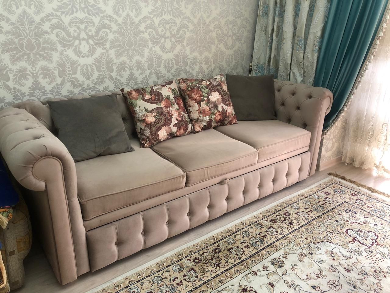 Продам диван в отличном состоянии.
