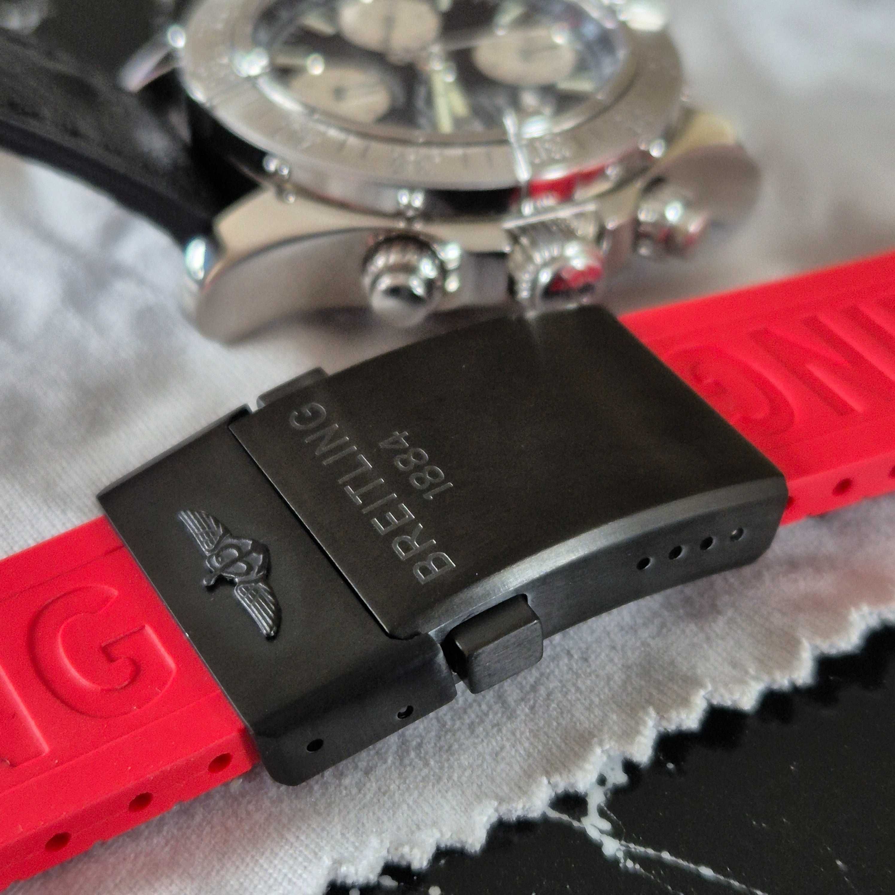 Breitling 22 mm каишка за часовник, червена, чисто нова