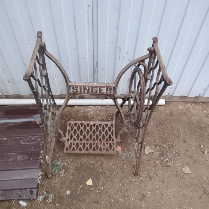 Продам подставка швейной машины.