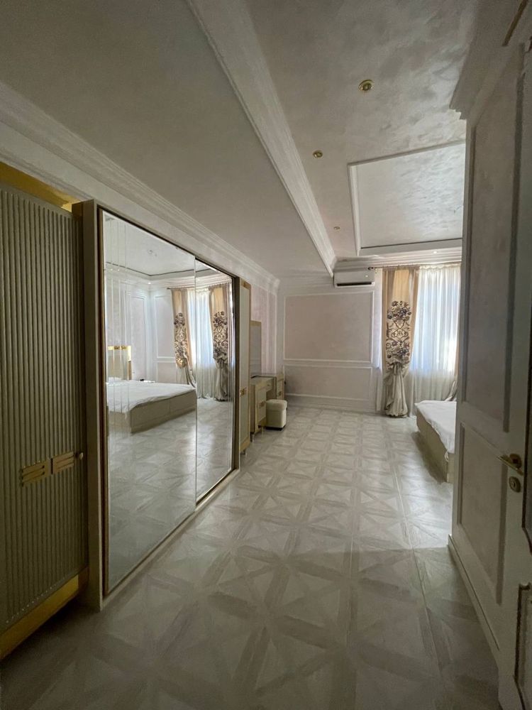 Сдается своя 3-х комнатная квартира на Новомосковской Golden House.