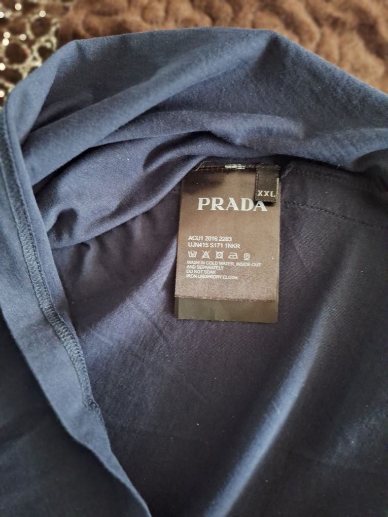 Tricou nou Prada