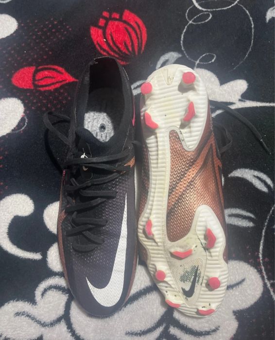 Ghete de fotbal , marimea 41