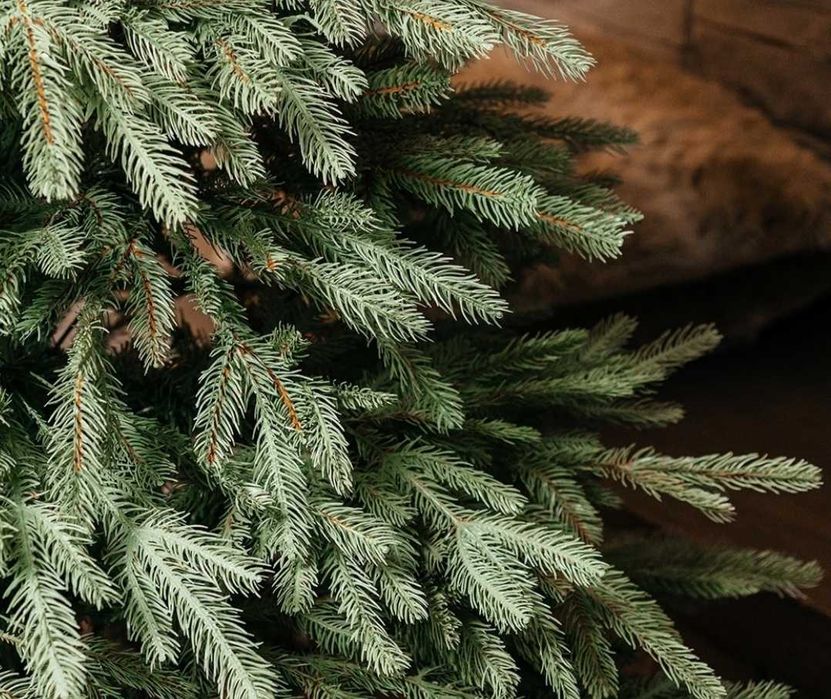 Продам искусственную голубую ель