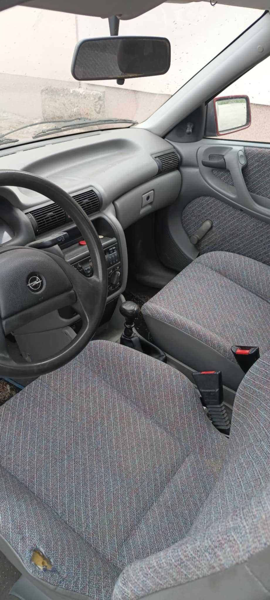 продавам           opel astra