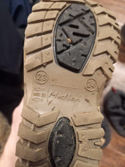 Cizmulite si haina fetite