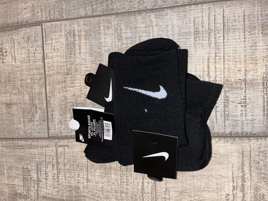 Soseste Nike negre