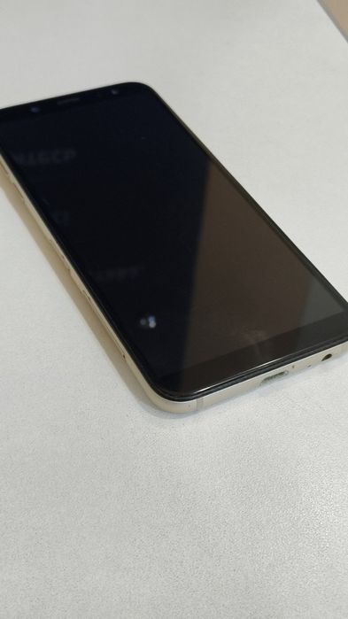 Продам смартфон Самсунг А6