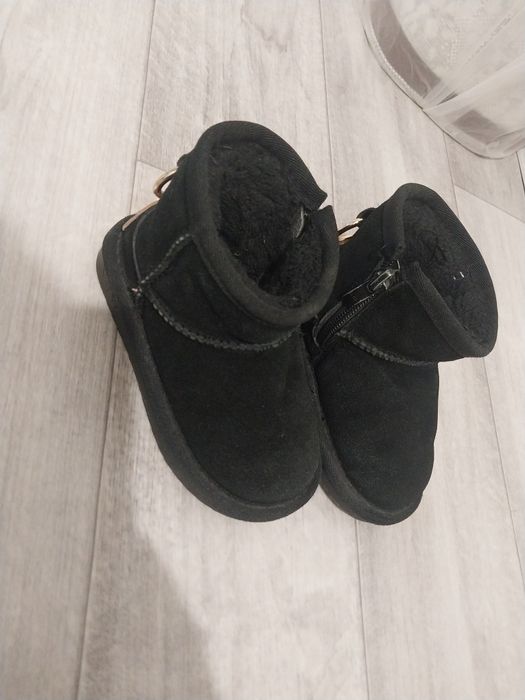 Отдам угги детские за шоколадку