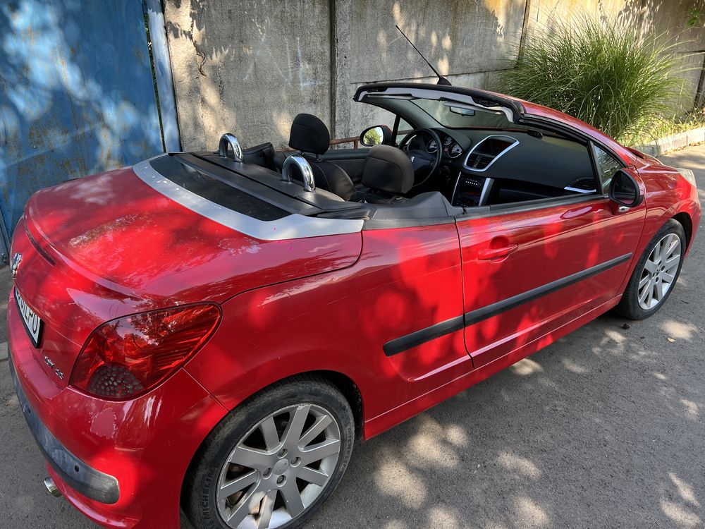 Peugeot 207cc cabrio.