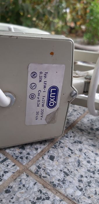 Lampă cu lupă profesională si braț  extensibil