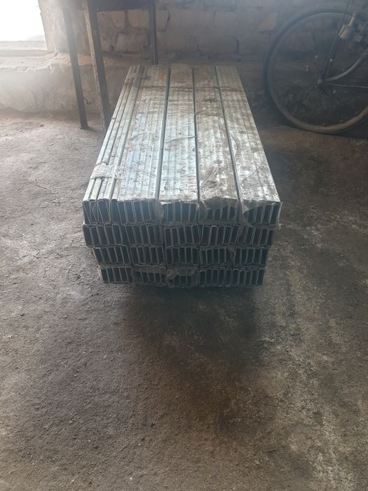 Металлические, новые, оцинкованные планки.