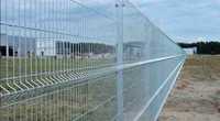 Garduri din plasa bordurat cu fundație sau pahare de beton