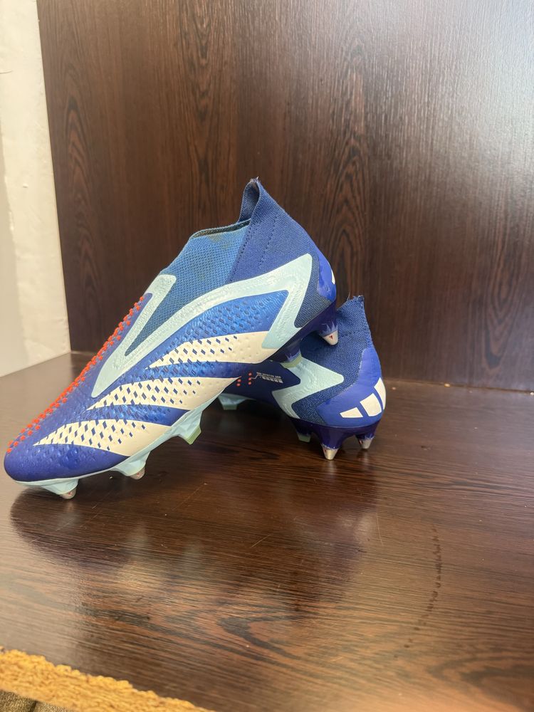 Футболни бутонки с метални шипове adidas predator размер 40 2/3