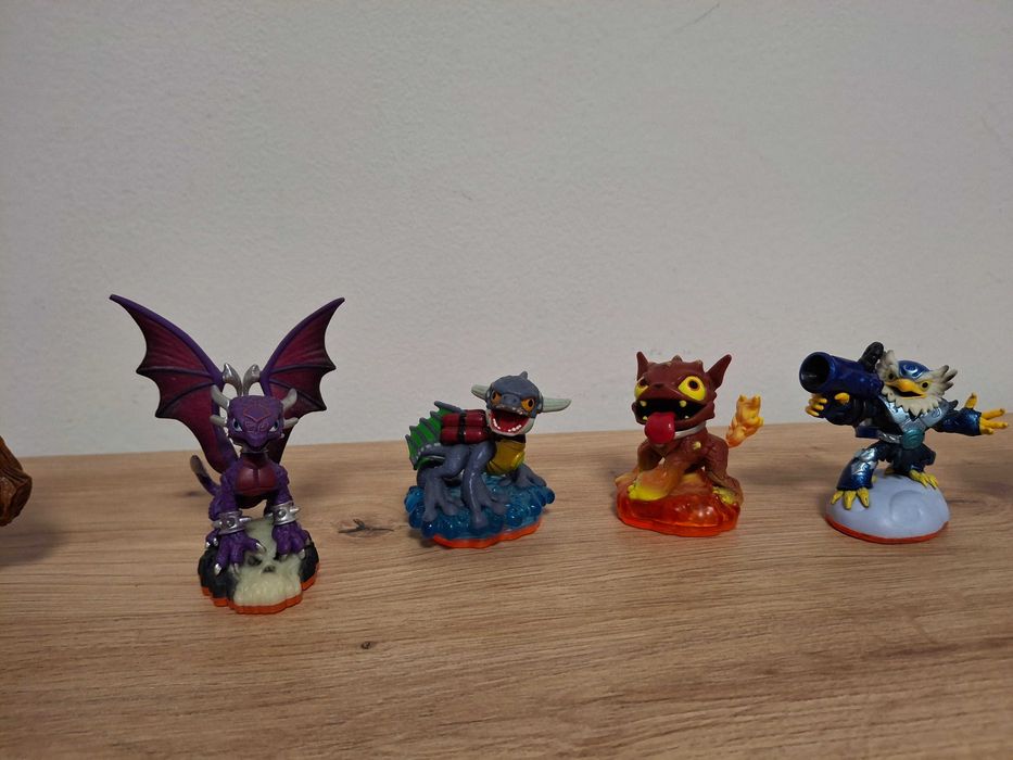 Vand lot cu 6 figurine originale Skylander