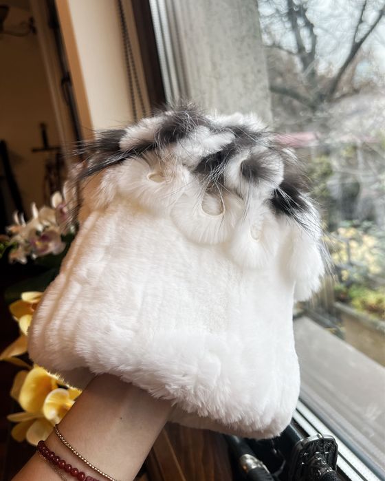 Caciula blana (tip fes)