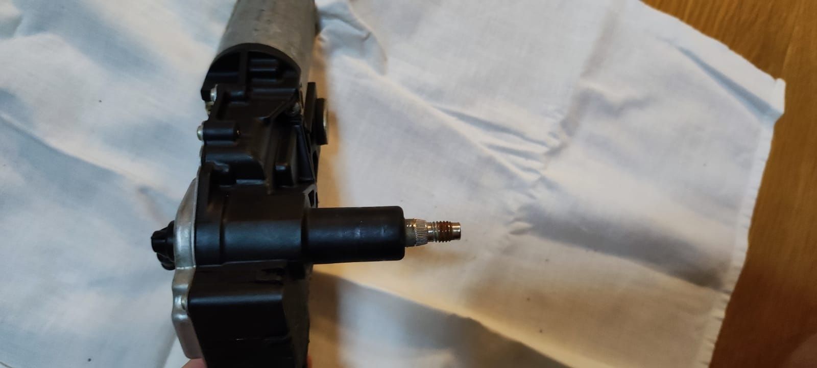 Vând brațe ștergătoare originale VW Polo cu motoras