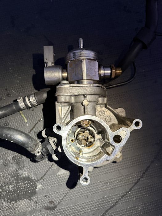 Pompa inalta Audi A4, A5 1.8 tfsi cjeb 06k127025a