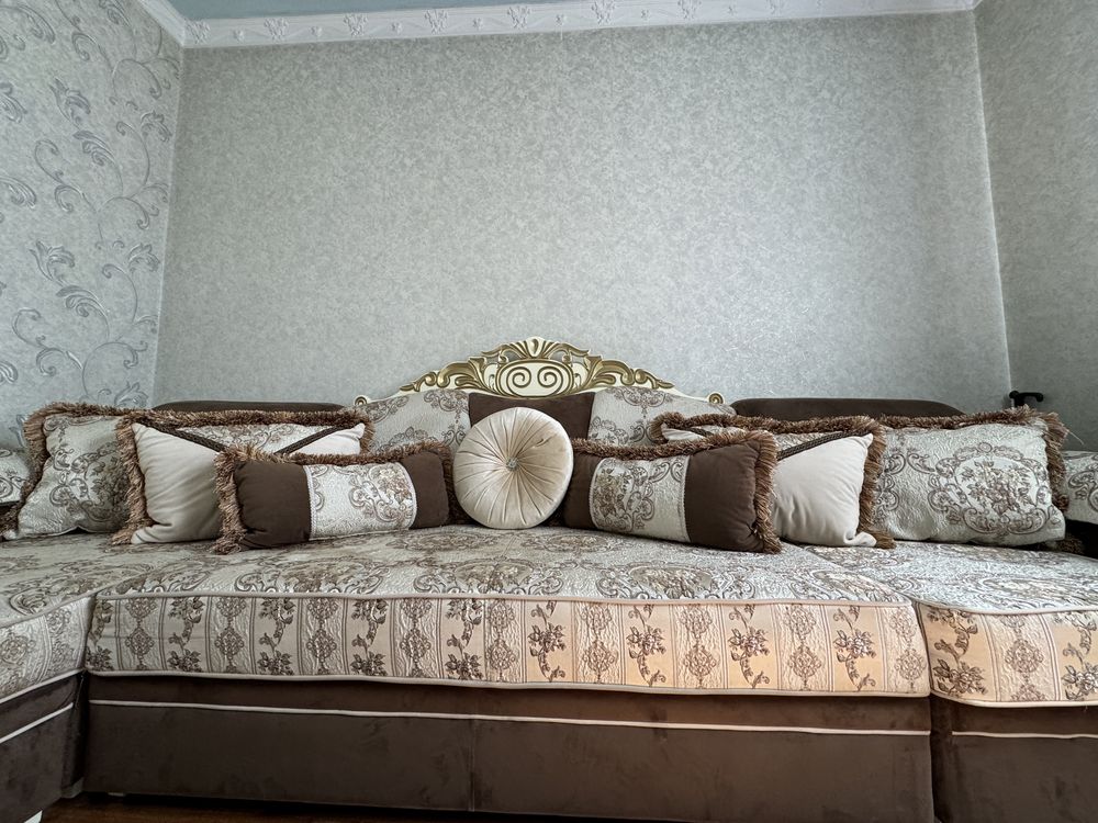 Диван сатылады. Шиеліі