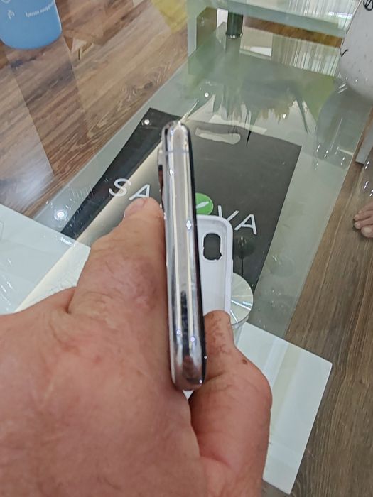 Продавам телефон iphone xs