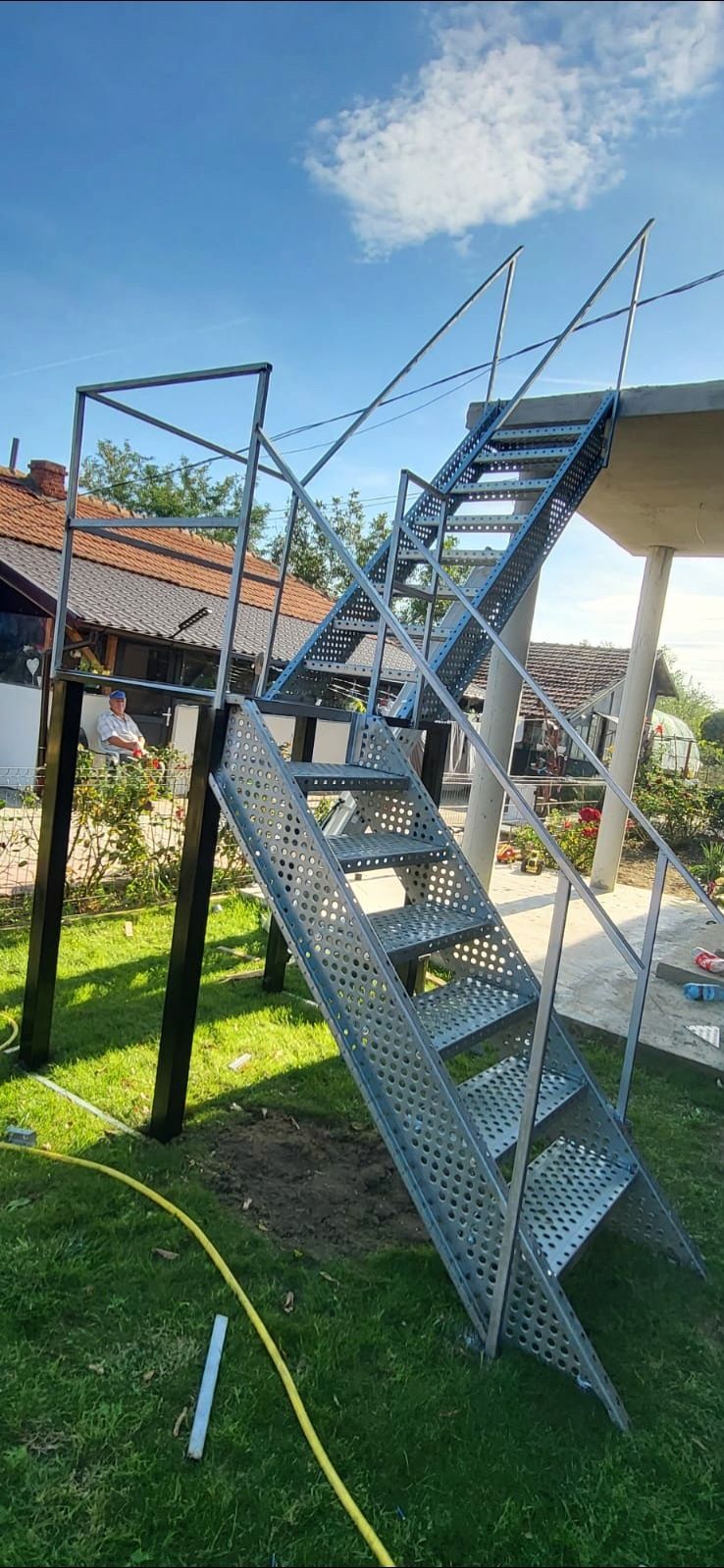 Scări metalice zincate
