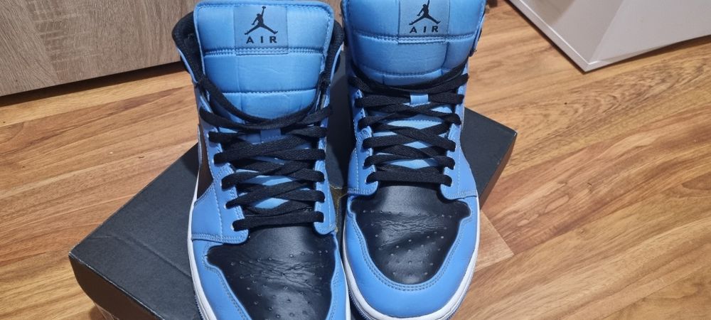 Nike jordan 1  mid University blue black
