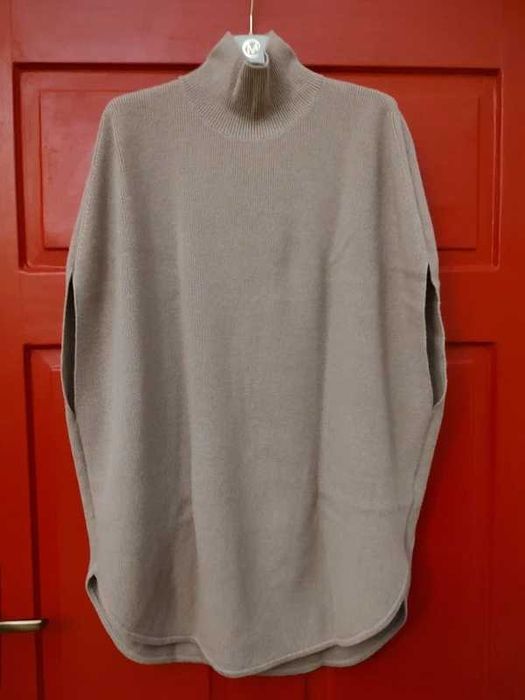 Pulover bej tip capa COS, marime XS, 100%lana