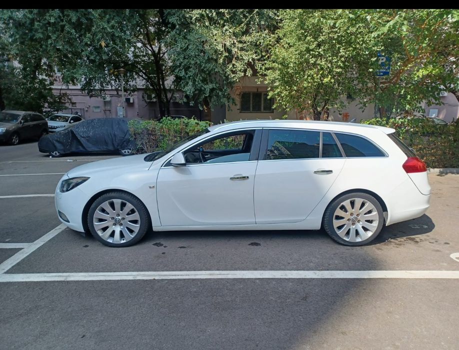 mașina Opel Insignia